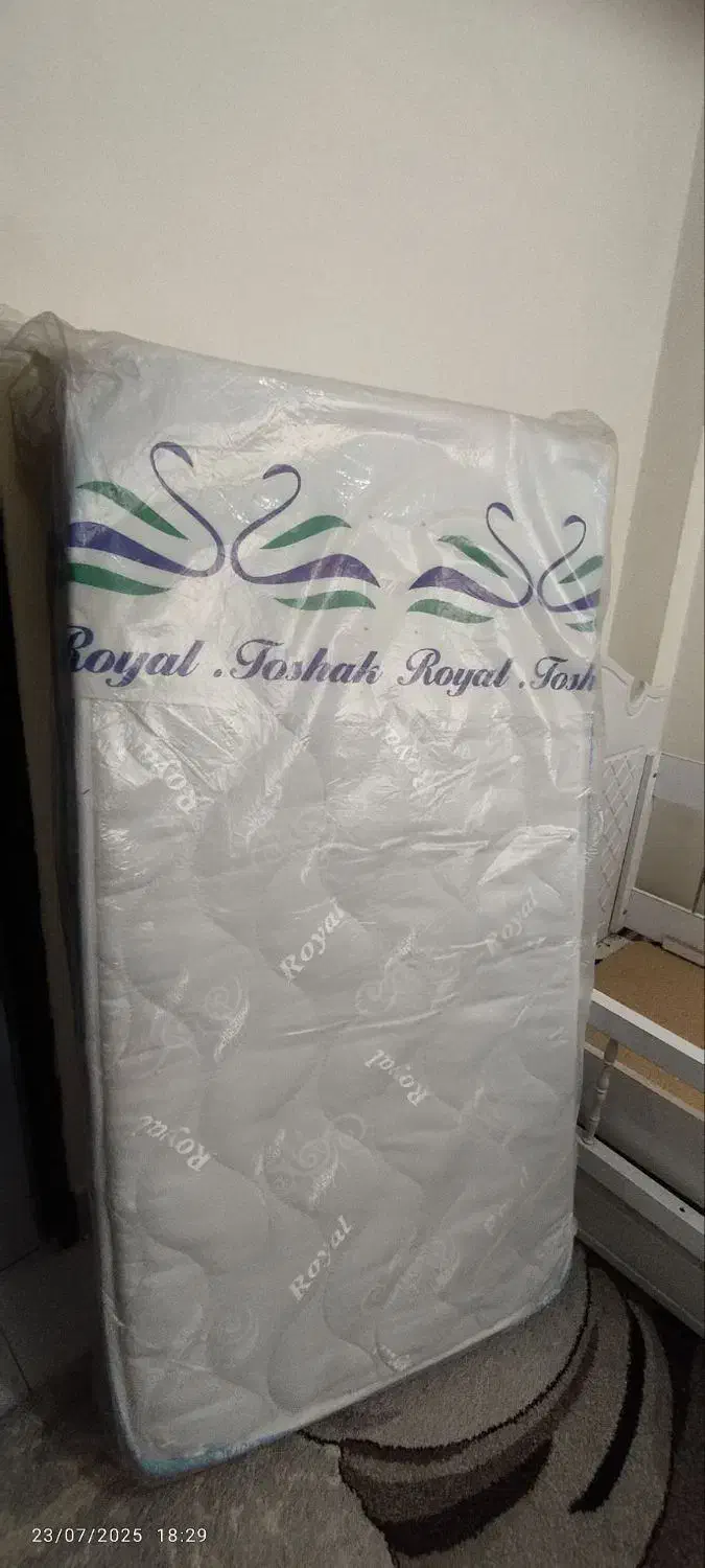 تخت خواب نوزادی همراه خوشخواب|تخت و صندلی بچه|هشتگرد, شهرک راه آهن|دیوار