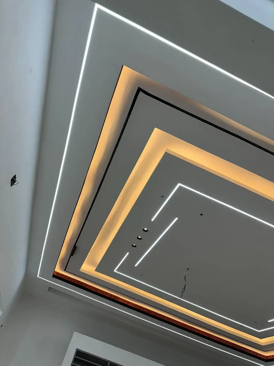 نیروی کناف ساده یا برشکار و دست به ابزار|استخدام معماری، عمران و ساختمانی|رشت, گلسار|دیوار