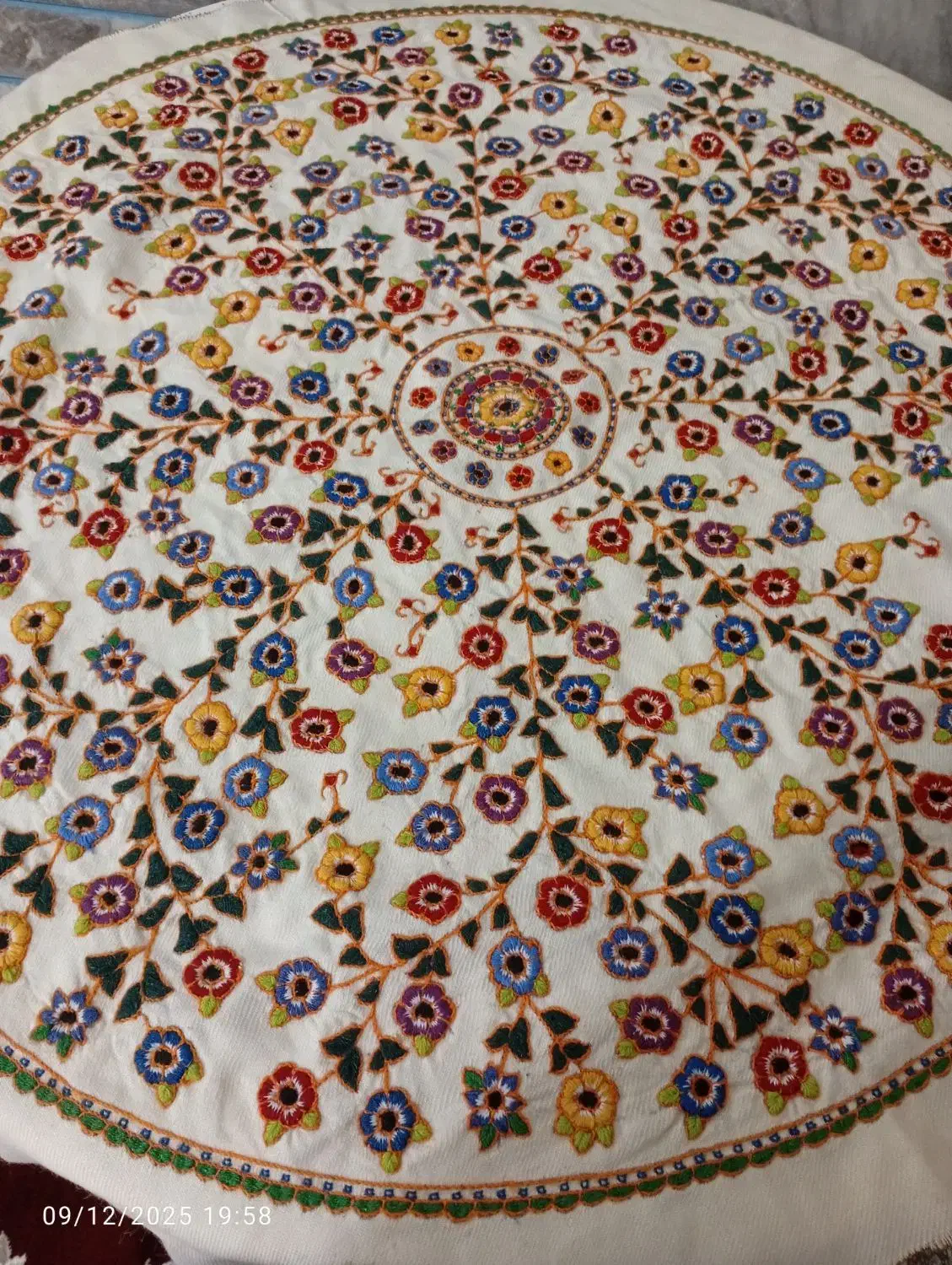 رومیزی گرد پته|صنایع دستی و سایر لوازم تزئینی|زرند, |دیوار