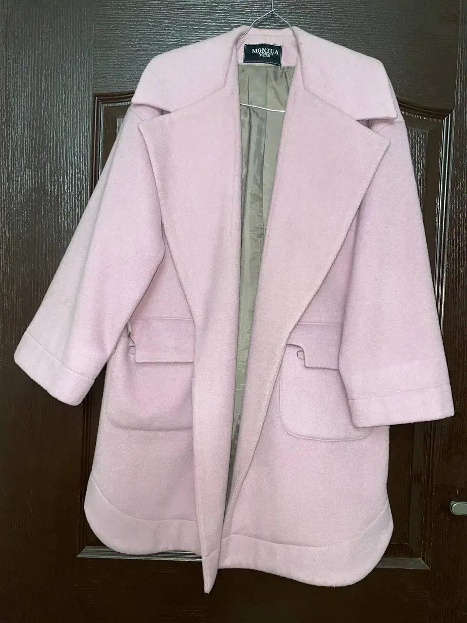 پالتوفوتر،بارونی،مانتو|لباس|رشت, منظریه|دیوار