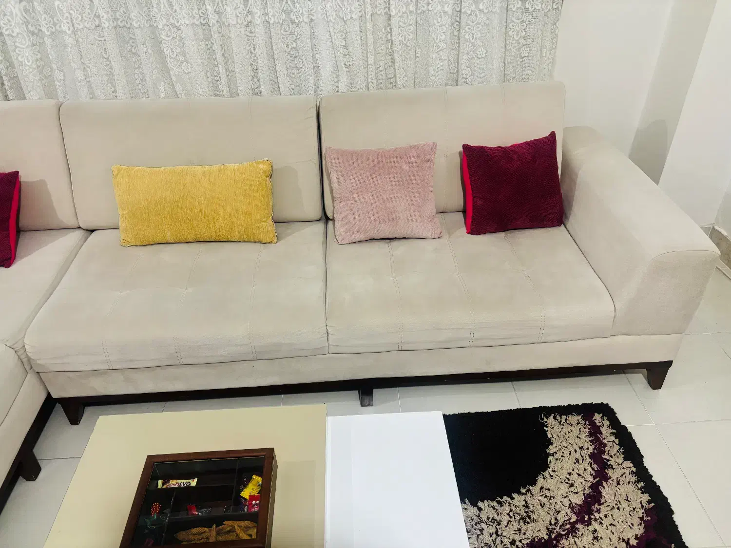 مبل L تمیز و سالم|مبلمان خانگی و میز عسلی|پرند, فاز ۵|دیوار