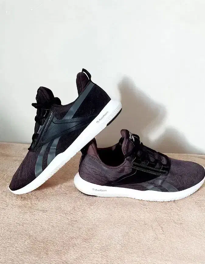 کفش ریبوک اصل سایز ۴۴|کیف، کفش، کمربند|پاکدشت, خاتون آباد|دیوار