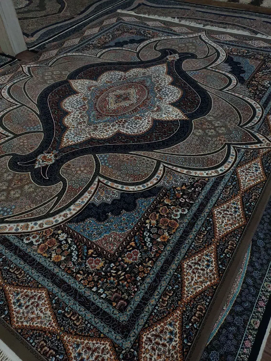 ۴ تخته فرش دست بافت گونه|فرش|کوهدشت, |دیوار