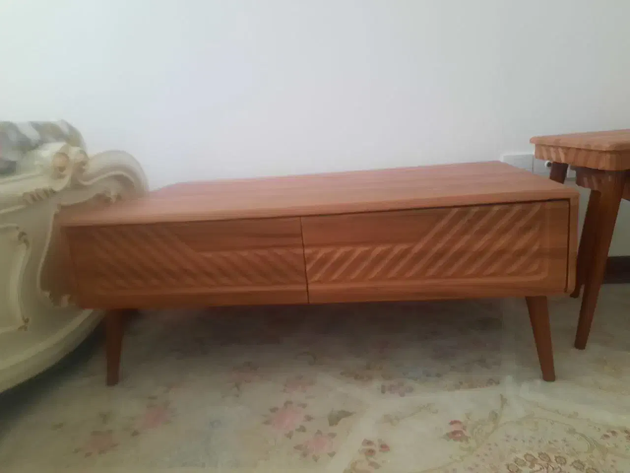 جلو مبلی و سه عدد میز عسلی|مبلمان خانگی و میز عسلی|سمنان, |دیوار