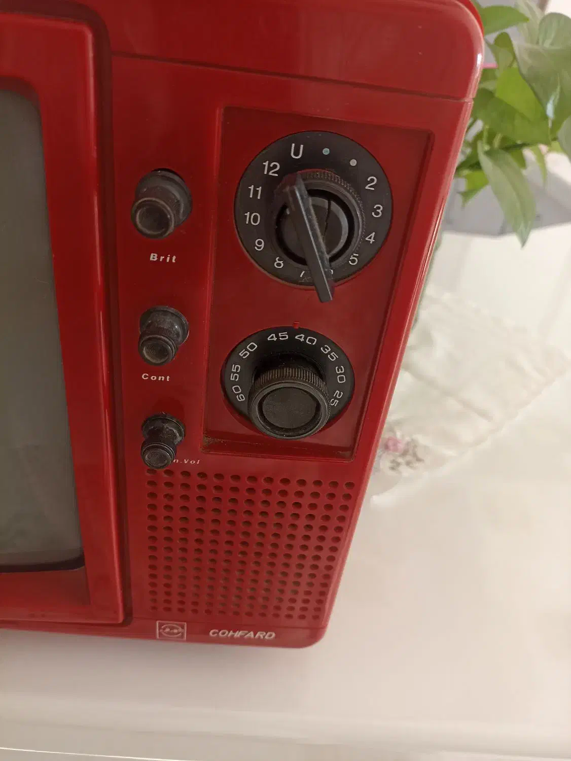 تلویزیون سیاه و سفید کوه فرد|تلویزیون و پروژکتور|کرمان, |دیوار