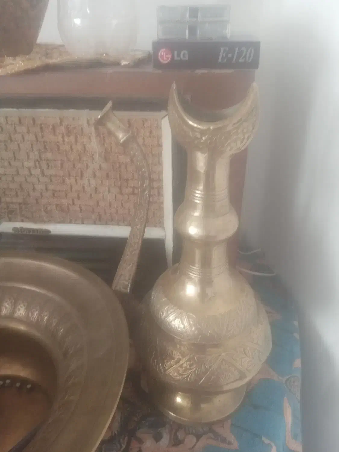 لوازم مسی قدیمی|کلکسیون اشیاء عتیقه|نیشابور, بیمارستان عطار نیشابوری|دیوار