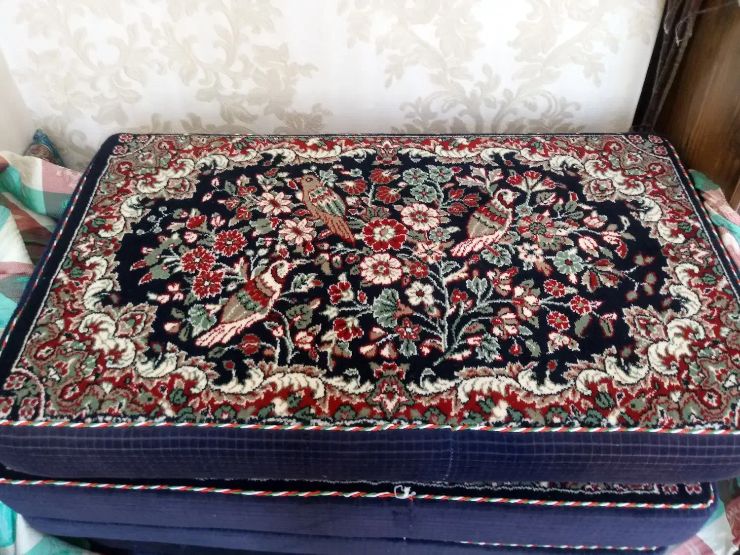 پشتی قالیچه نو وسالم به مبلع 10میلیون|پشتی|کرمان, |دیوار