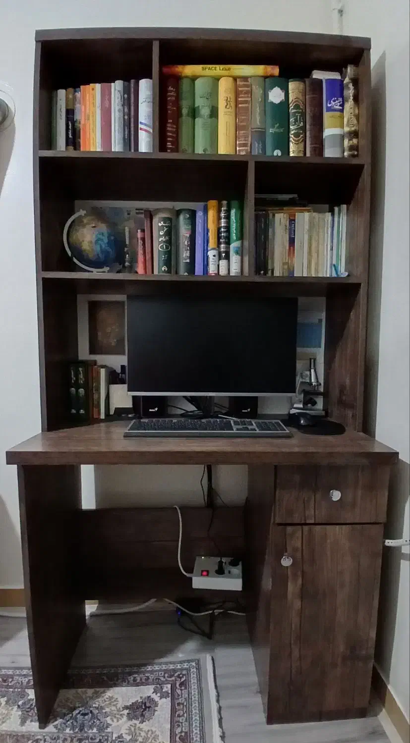 کتابخانه و میز کامپیوتر|کتابخانه، شلف، قفسه‌های دیواری|اندیشه, اندیشه فاز ۱|دیوار