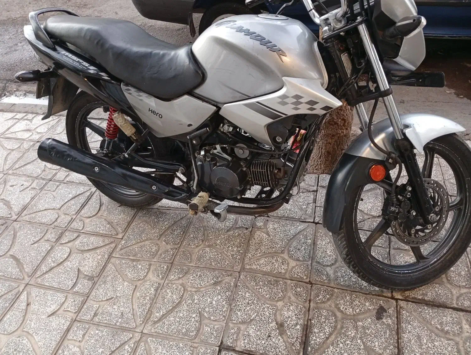 هیرو کلارامو ۱۵۰ سند بنام|موتورسیکلت|نیشابور, کشتارگاه|دیوار