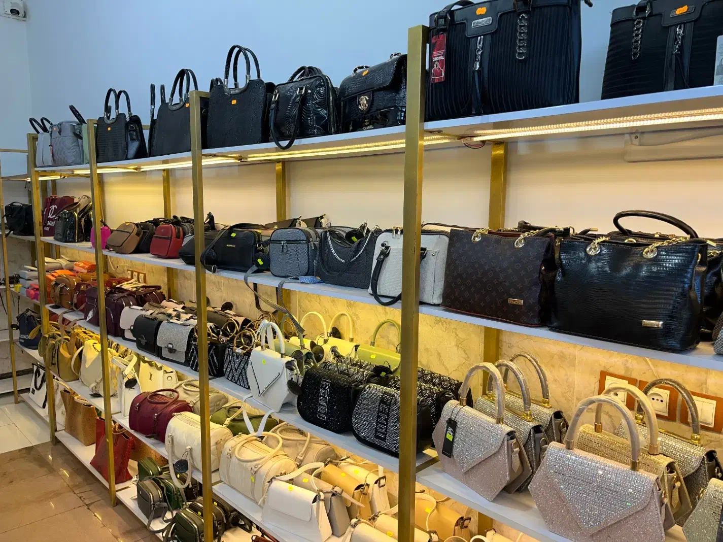 کیف و کفش|کیف، کفش، کمربند|میاندوآب, |دیوار