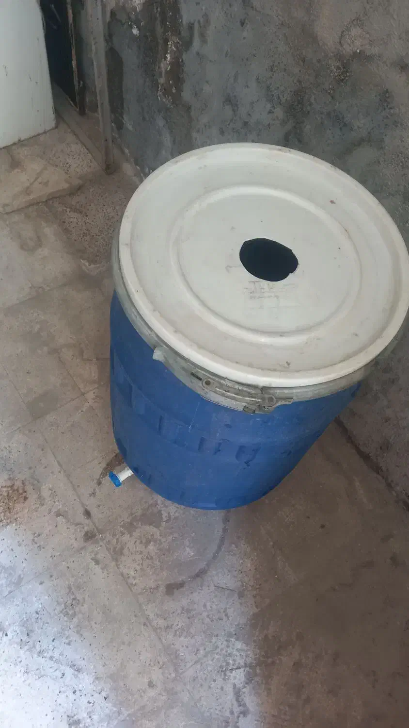 دبهای ۱۸ لیتری و ۶۰ لیتری به فروش میرسد|ظروف نگهدارنده، پلاستیکی، یکبارمصرف|تهران, شهرک چیتگر|دیوار