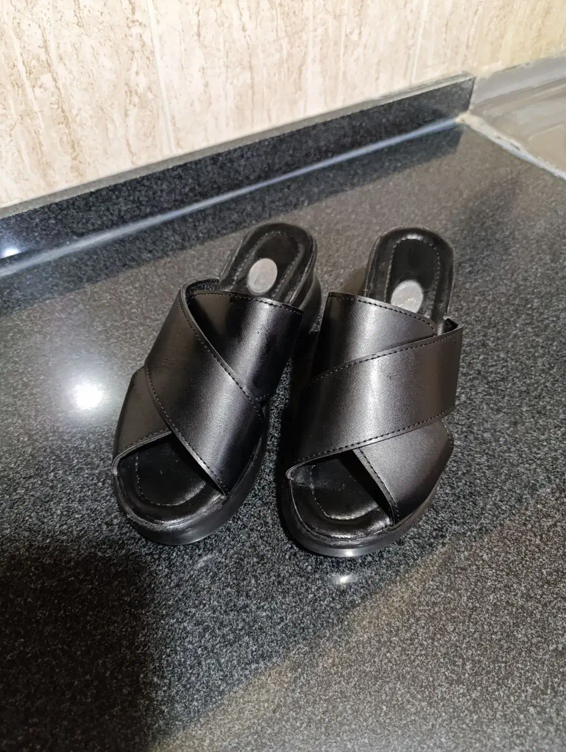 صندل|کیف، کفش، کمربند|آمل, |دیوار