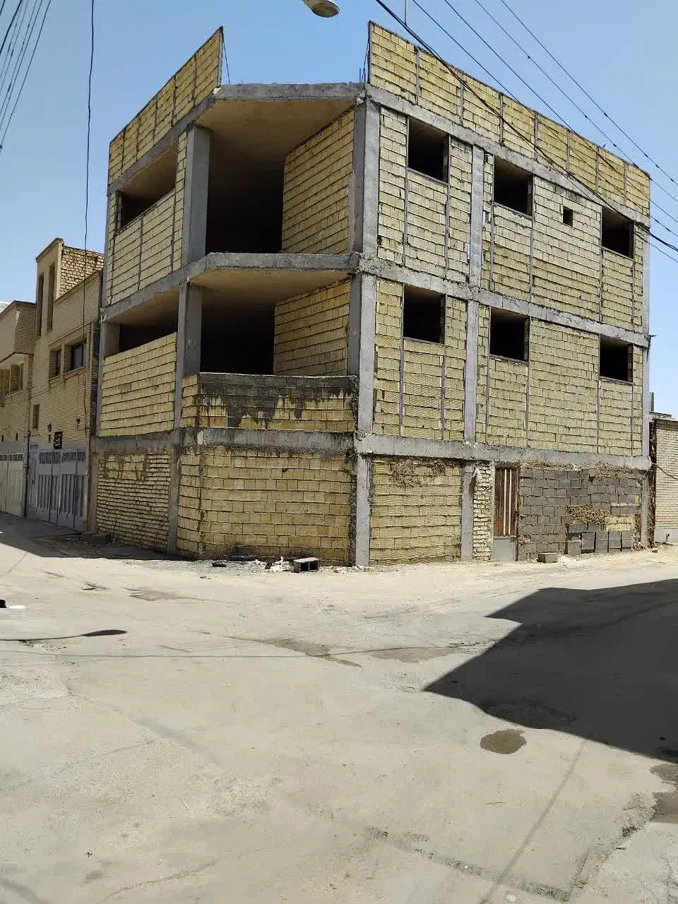 سفت کاری 200متر 2طبقه 2بَر دروازه تهران|فروش خانه و ویلا|اصفهان, دستگرده|دیوار