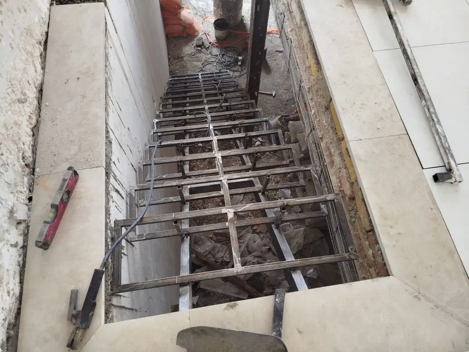 جوشکار ودرب وپنجره دوجداره upvc|خدمات پیشه و مهارت|بروجرد, |دیوار