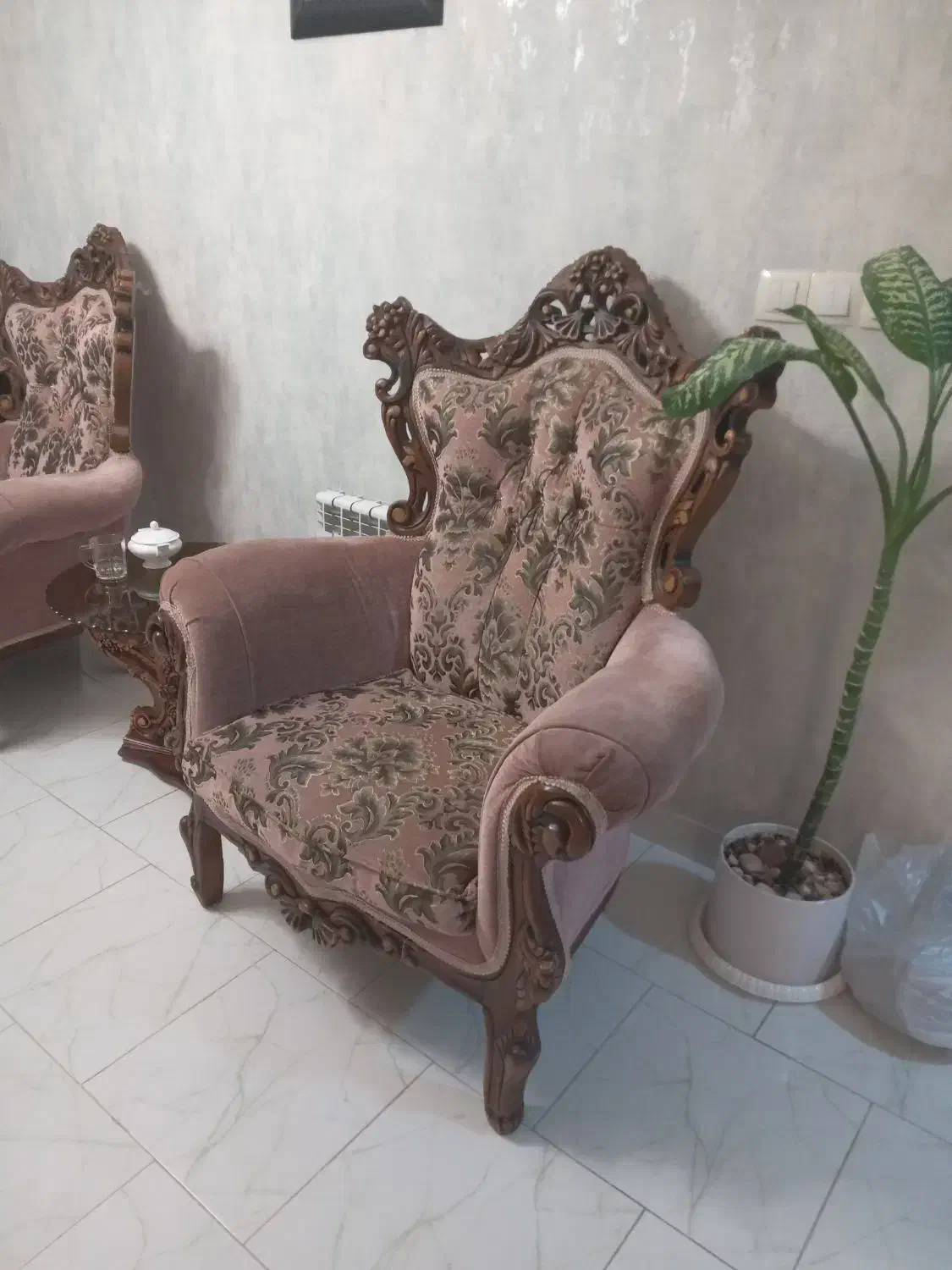 مبلمان سلطنتی ۹ نفره|مبلمان خانگی و میز عسلی|لاهیجان, شقایق|دیوار