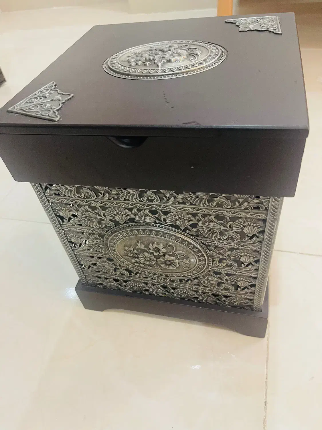 سطل زباله و جا دستمالی کنار سالنی|صنایع دستی و سایر لوازم تزئینی|گرگان, |دیوار