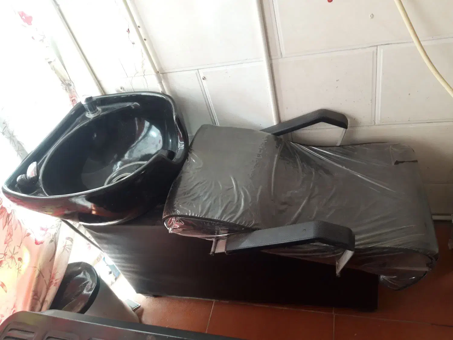 سرشور آرایشگاه آینه میز ناخون کار|آرایشگاه و سالنهای زیبایی|کرمان, |دیوار