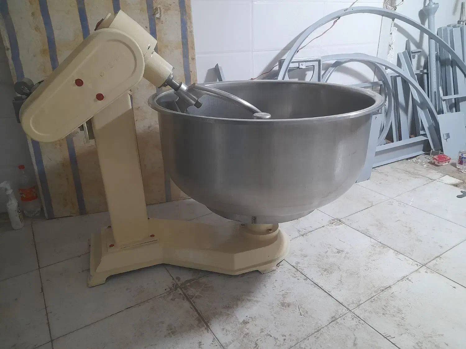 خمیرگیر سه کیسه با میز کار بربری|ماشینآلات صنعتی|چهارباغ, |دیوار