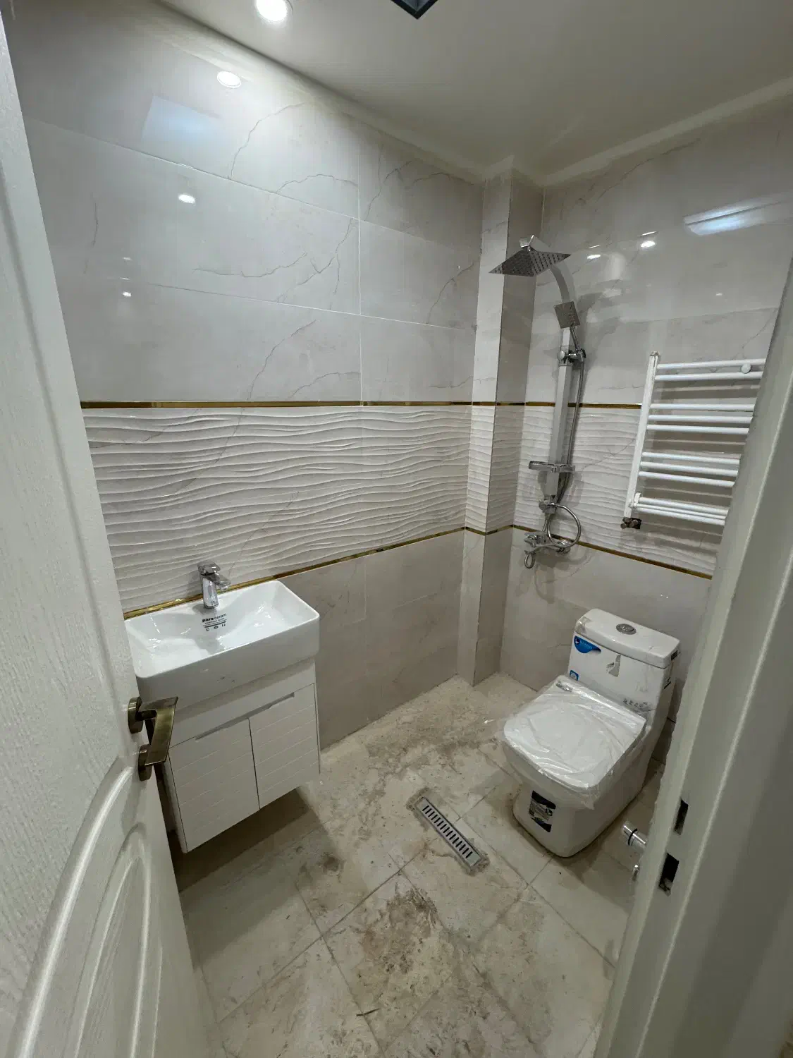 آپارتمان ۲ خوابه ۱۱۸ متری طبقه ۳