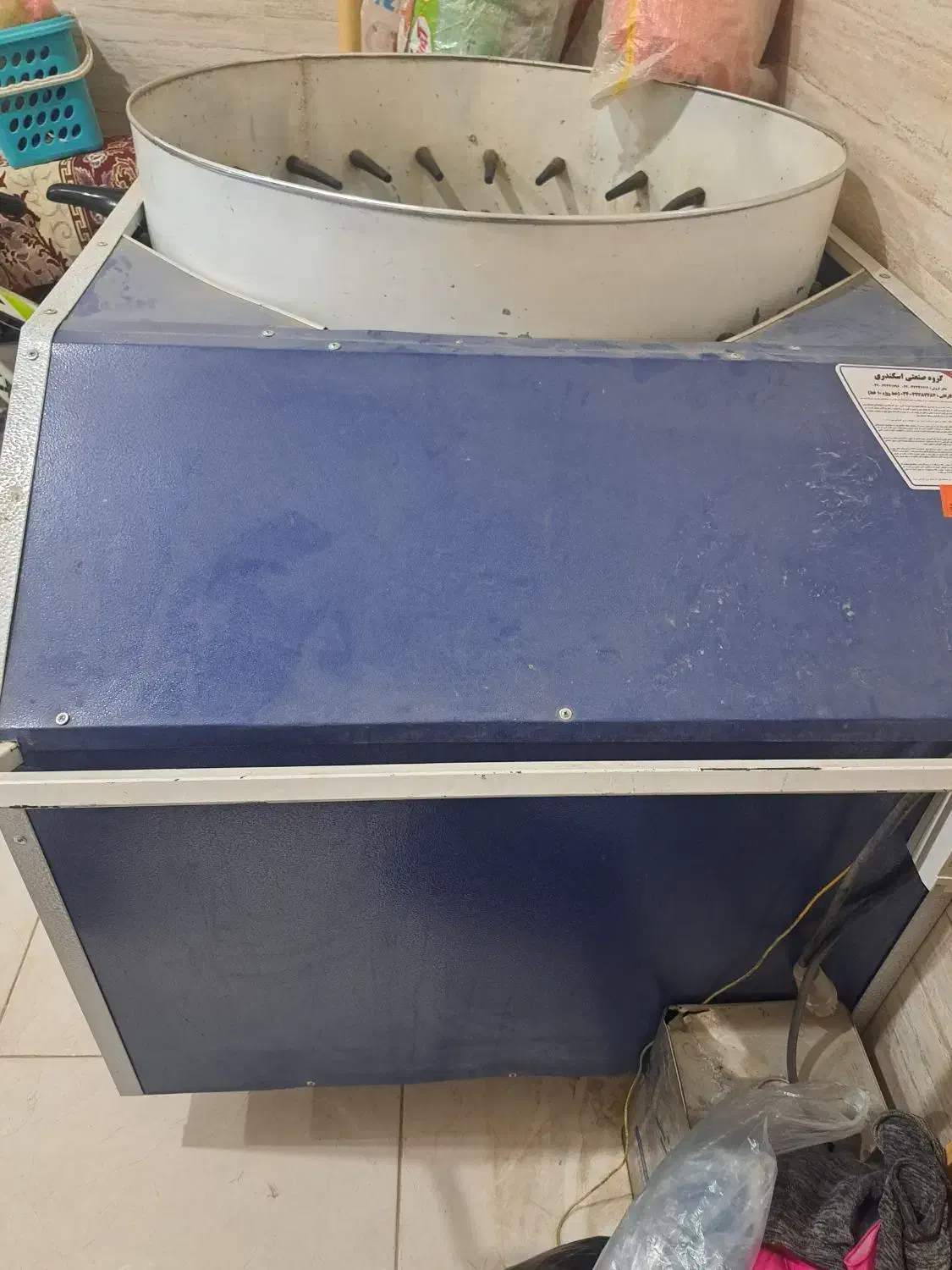 باسلام یک دستگاه پرکن بزرگ|لوازم جانبی حیوانات|بانه, |دیوار