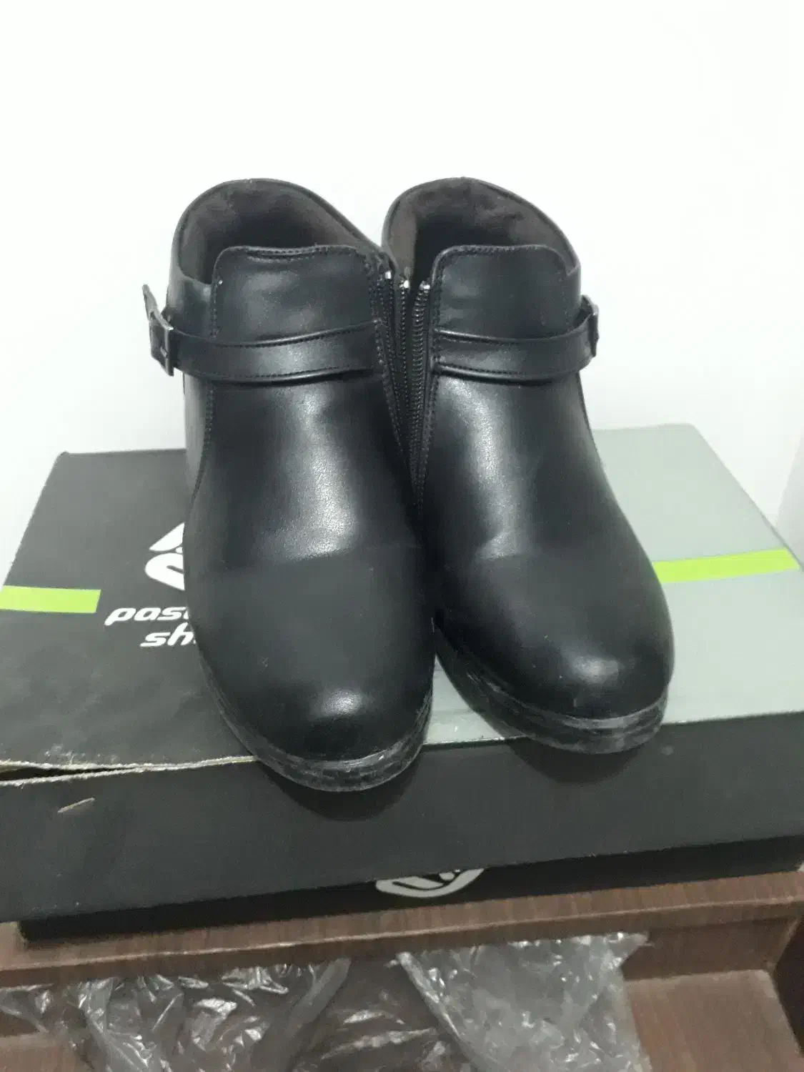 پوتین و تونیک|کیف، کفش، کمربند|مشهد, کوی سیدی|دیوار