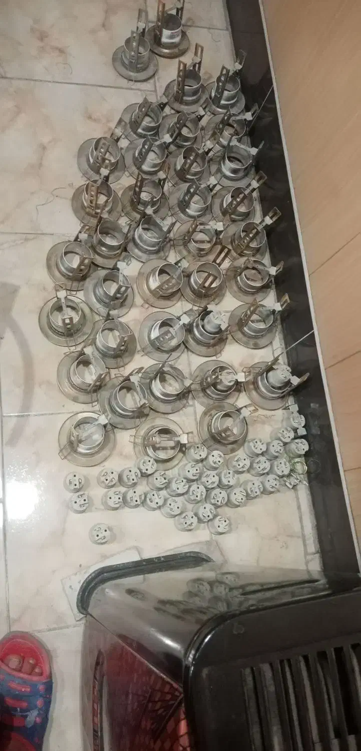 تعدادی هالوژن با سرپیچ چینی|لامپ و چراغ|بیرجند, |دیوار