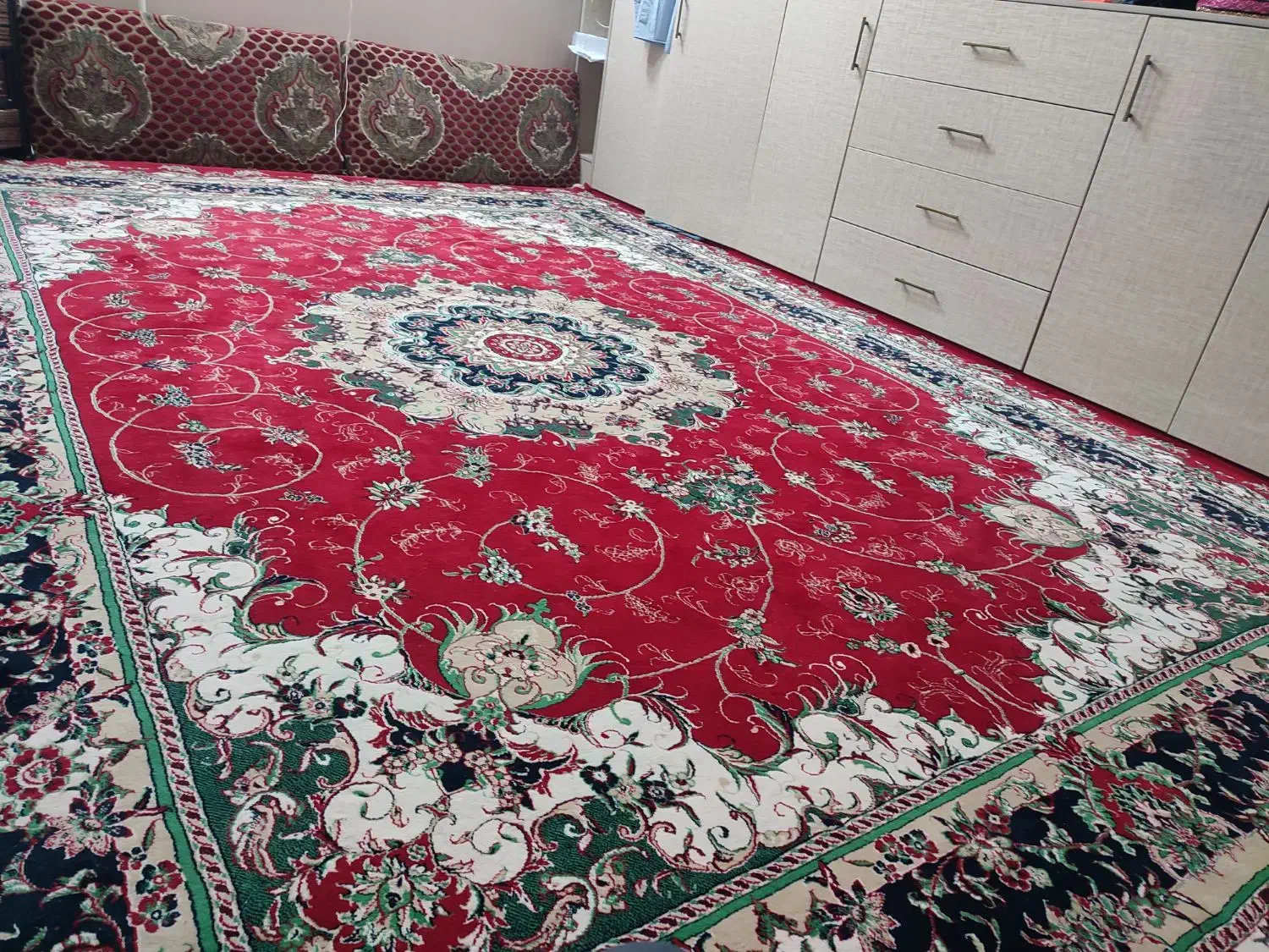 دو تخته فرش ماشینی ۴×۳ قرمز و یک تخته ۹ متری|فرش|زنجان, |دیوار