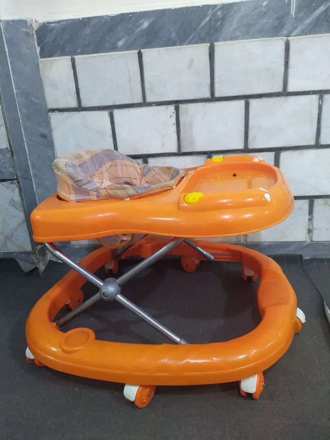 روروئک|کالسکه و لوازم جانبی|ایذه, |دیوار