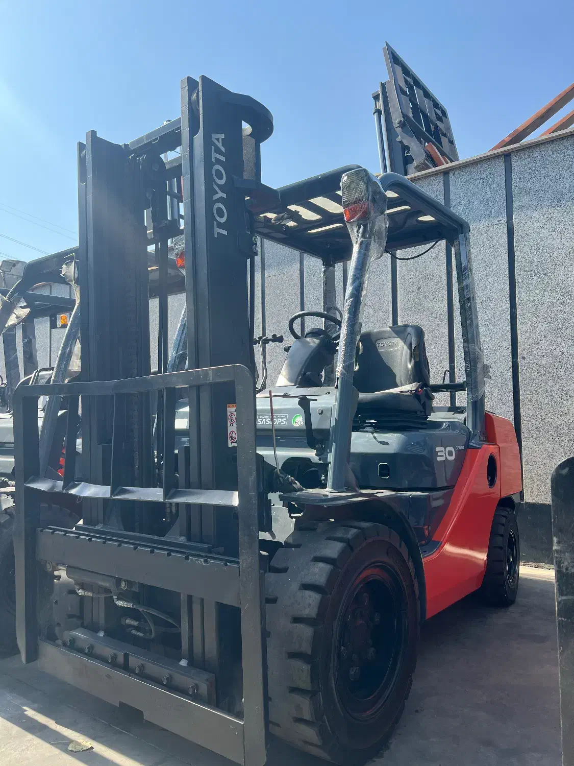 لیفتراک ۳ تن تویوتا سری ۸ اف مدل ۲۰۲۱ دوگانه در حد|خودرو سنگین|ری, دولتآباد|دیوار