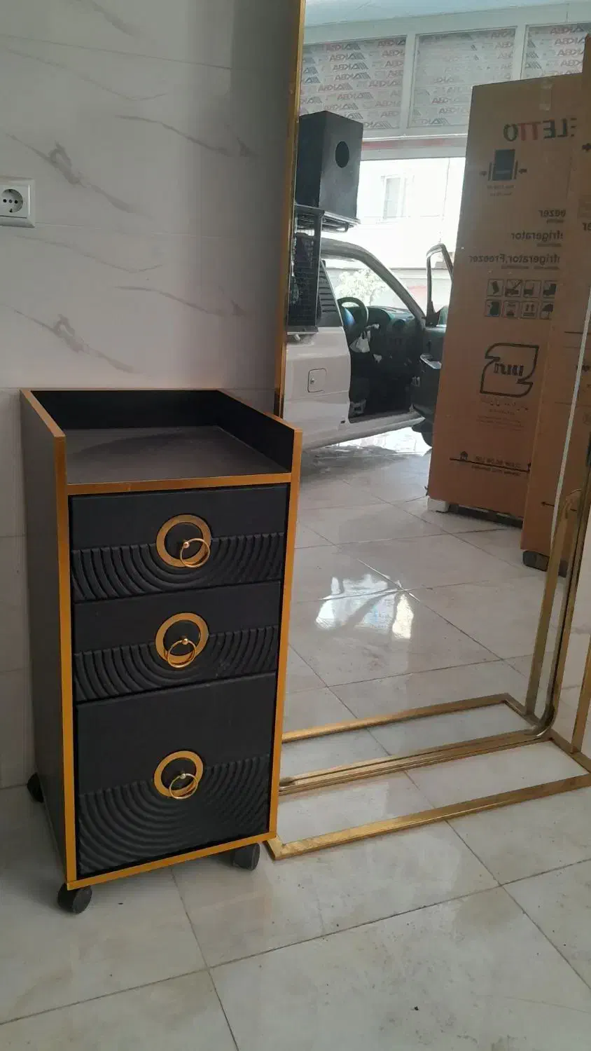 تعدادی وسایل وتجهیزات ارایشگاه  ....|آرایشگاه و سالن‌های زیبایی|اسدآباد, |دیوار