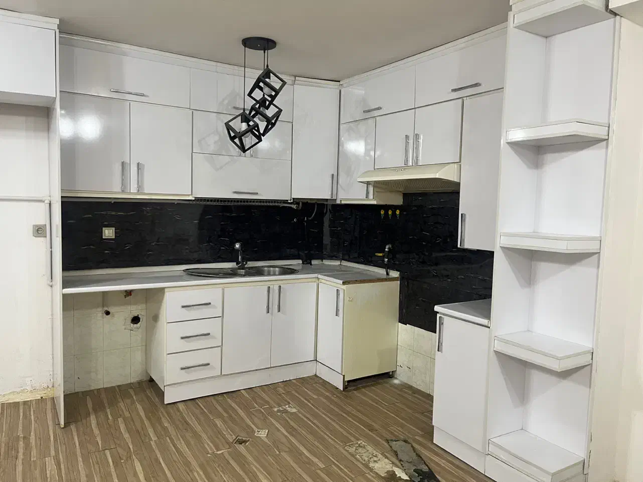 کابیت فلزی درب هایگلاس سالم بدون زنگ زدگی|مصالح و تجهیزات ساختمان|اصفهان, کوی امیریه|دیوار