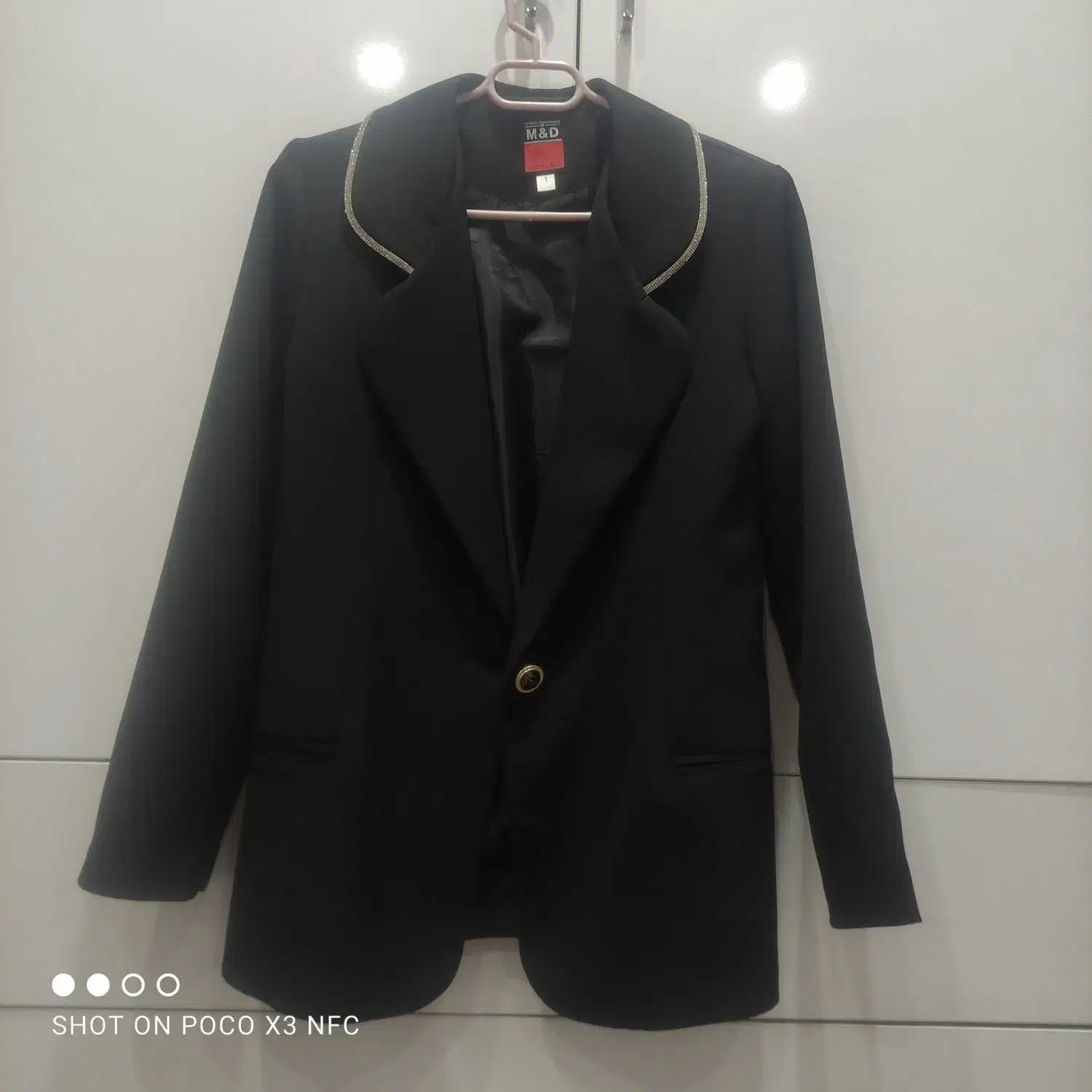 کت مشکی|لباس|کهریزک, |دیوار