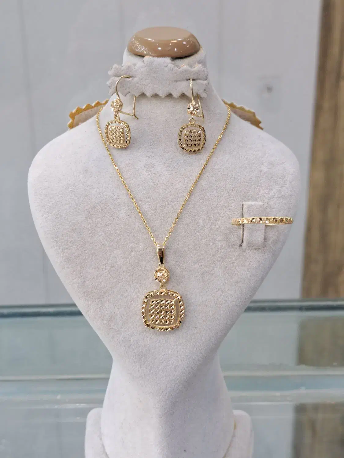 نیم ست مربعی|جواهرات|قم, نیروگاه|دیوار