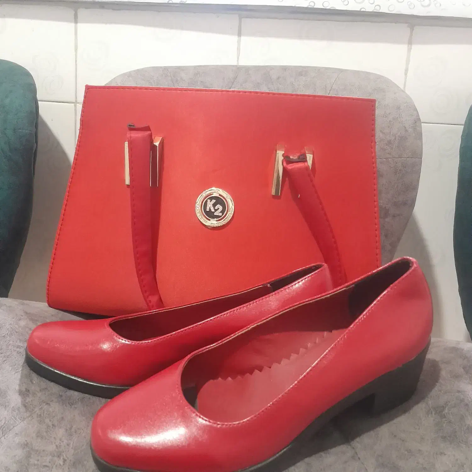 کیف وکفش|کیف، کفش، کمربند|کوه چنار, |دیوار