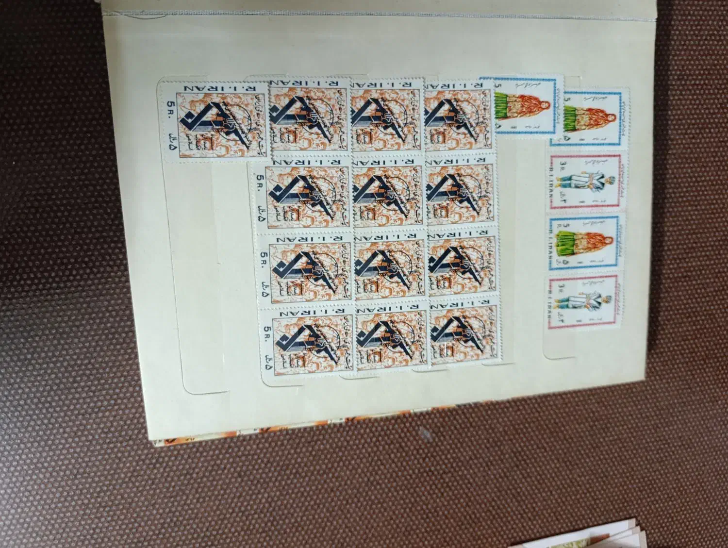 دفترچه تمبر قدیمی و اسکناس و سکه|کلکسیون سکه، تمبر، اسکناس|شاهین‌شهر, نبوت|دیوار