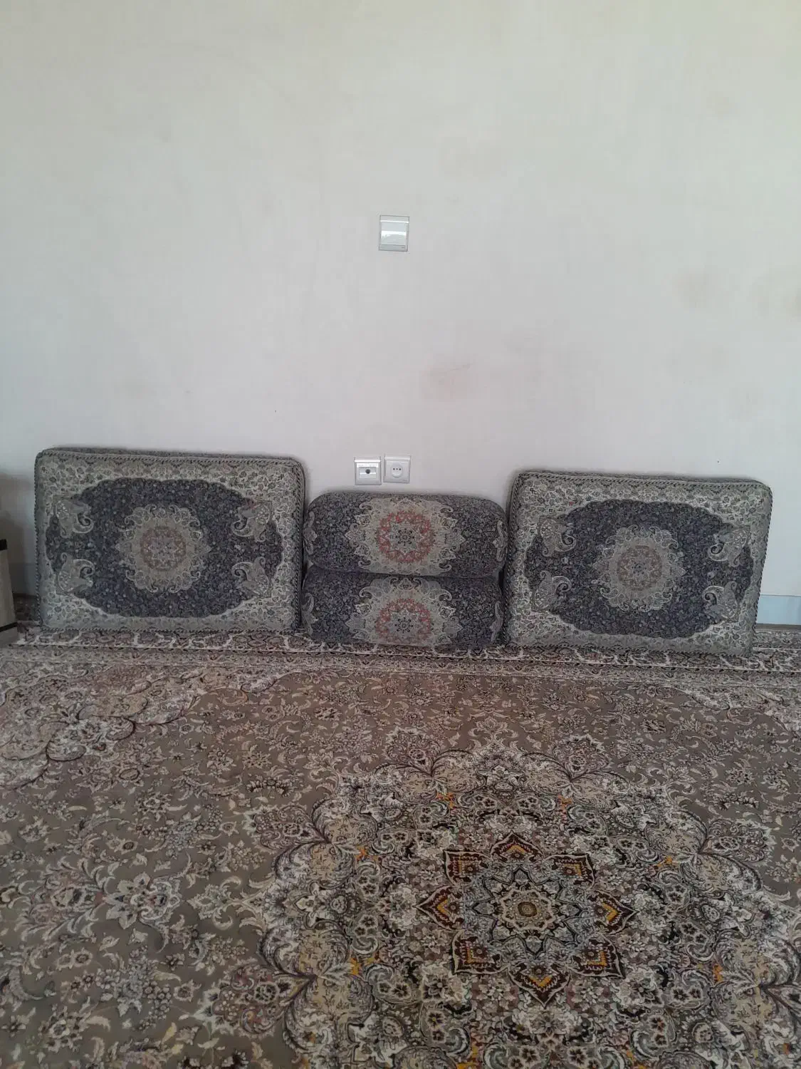 پشتی سالم|پشتی|ساوه, |دیوار