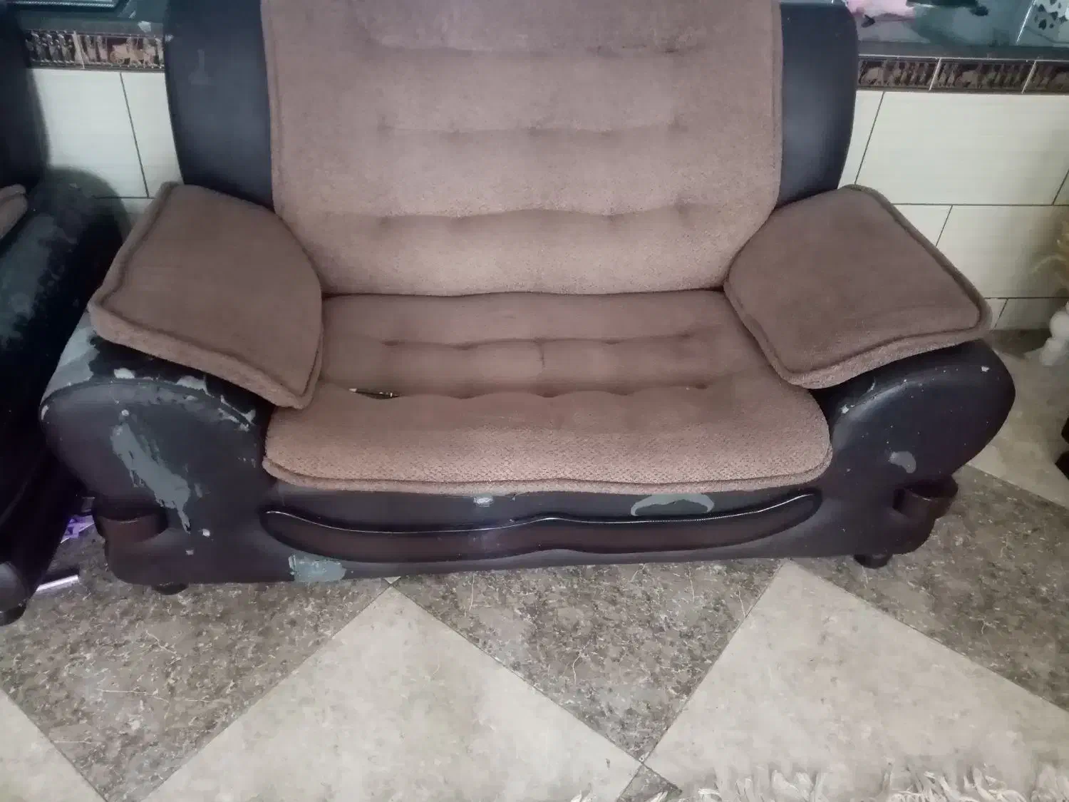 مبل7نفره و یک کاناپه|مبلمان خانگی و میز عسلی|بردسیر, |دیوار