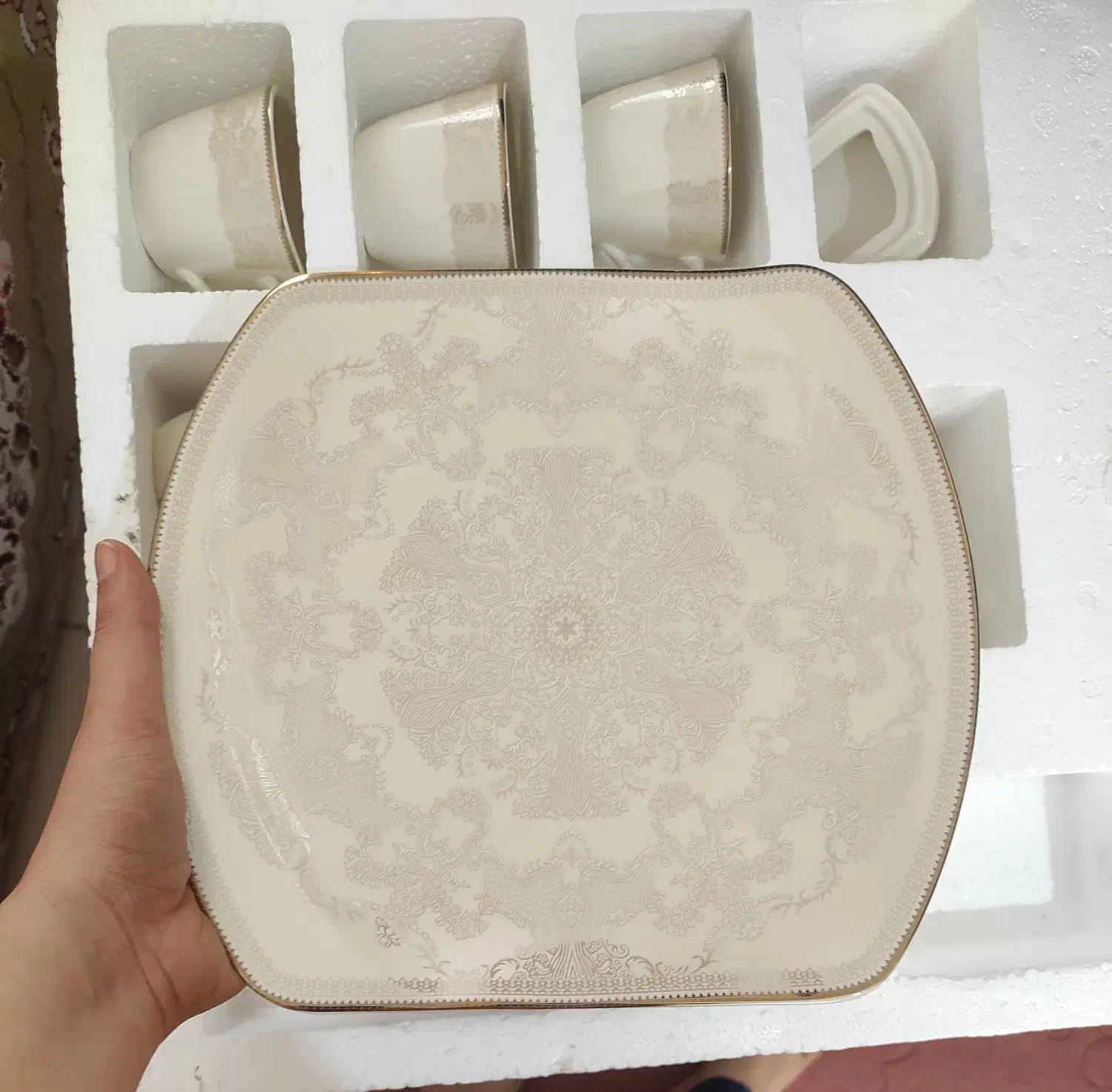 سرویس چینی ۲۴ نفره بن چاینا|ظروف سرو و پذیرایی|قرچک, مهدیه|دیوار