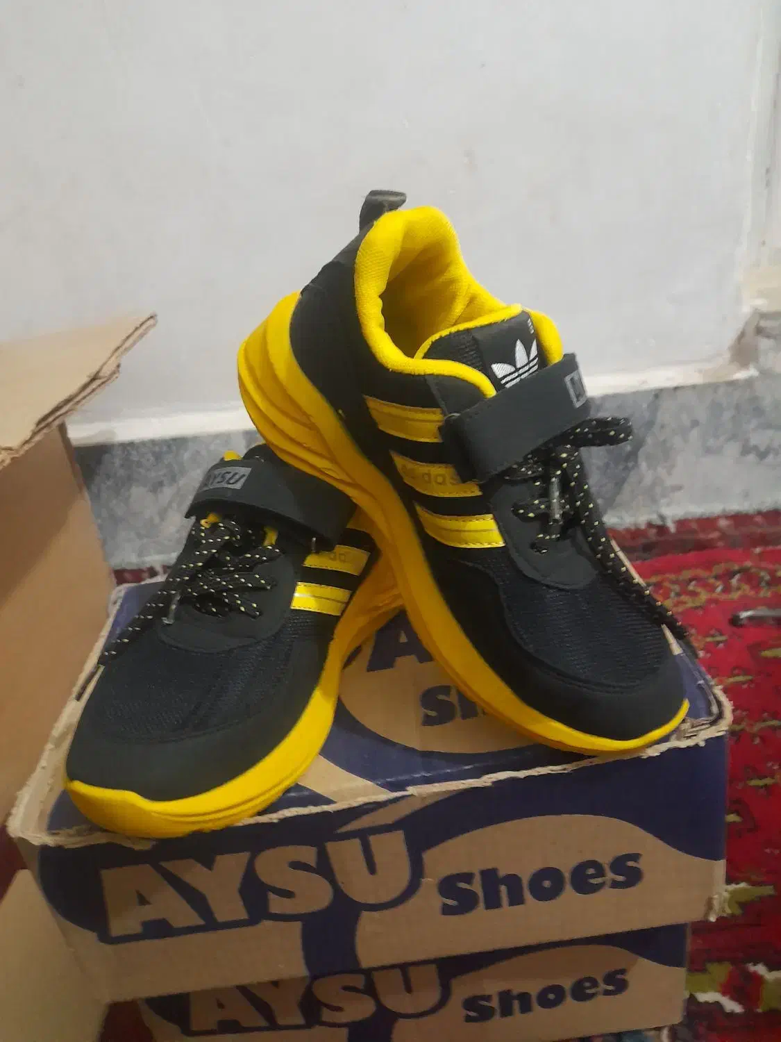 کتونی بچه گانه و کالج زنانه ارزان|کیف، کفش، کمربند|بروجرد, |دیوار