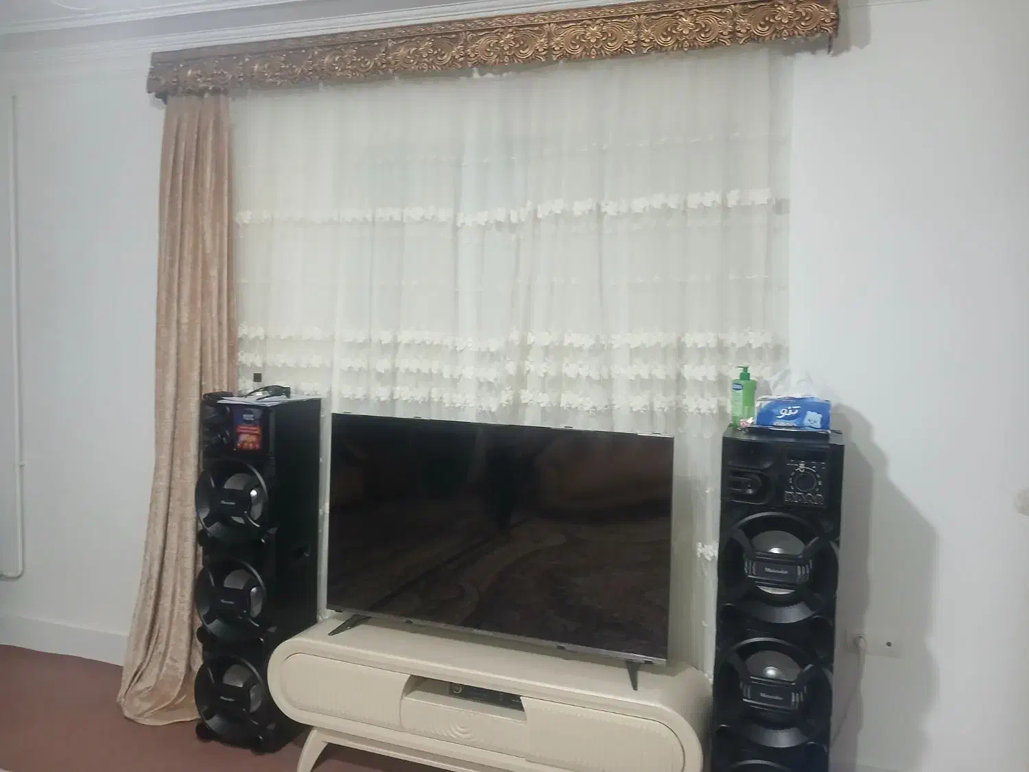 پرده به همراه کتیبه هرکی خواست میفروشم|پرده، رانر، رومیزی|دهگلان, |دیوار