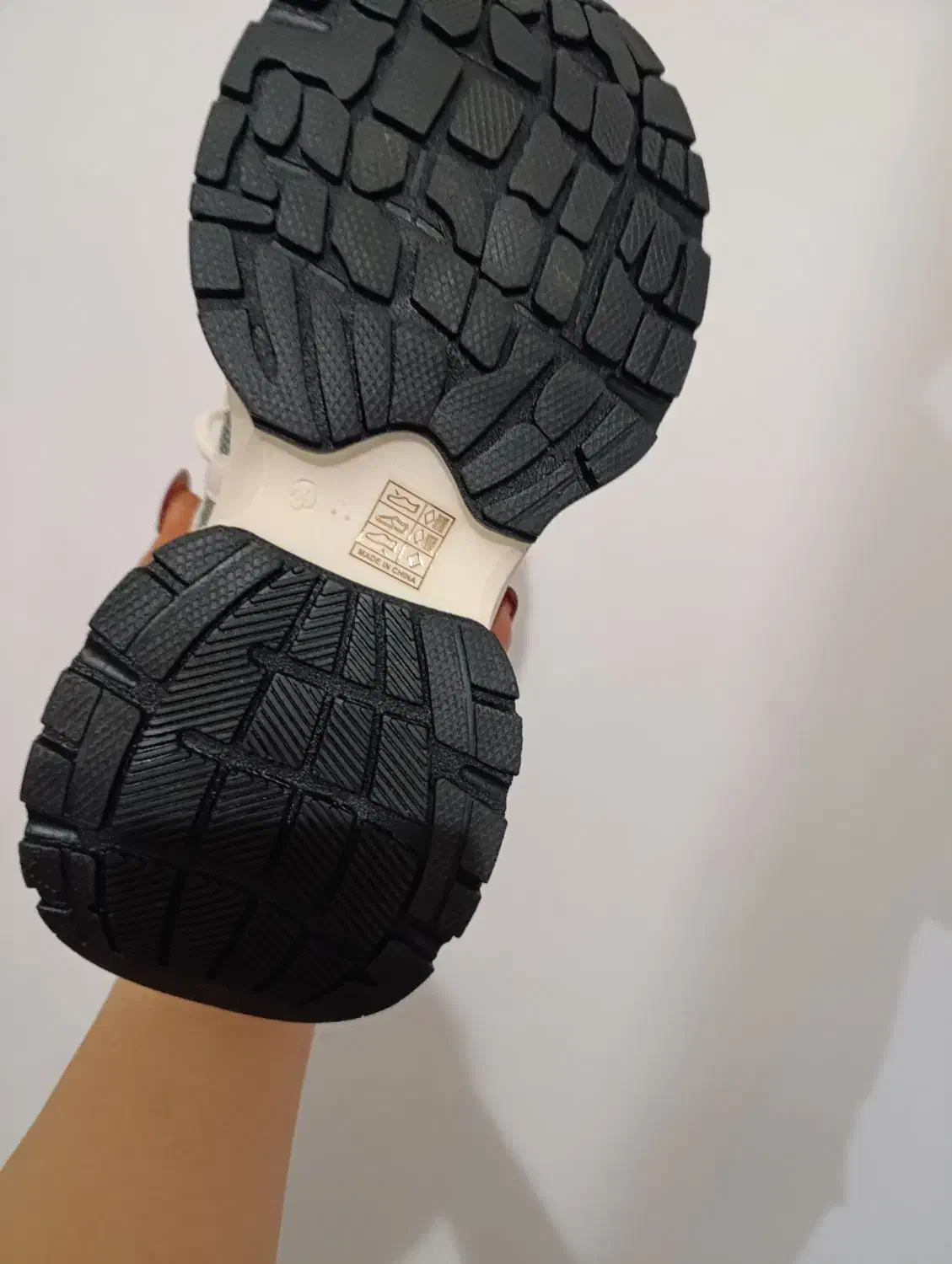 کتونی|کیف، کفش، کمربند|رشت, حمیدیان|دیوار