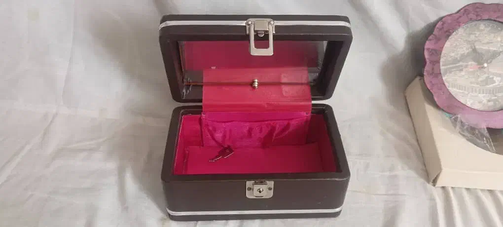 بیا ببین تنوع زیاد هست|ساعت|جهرم, |دیوار