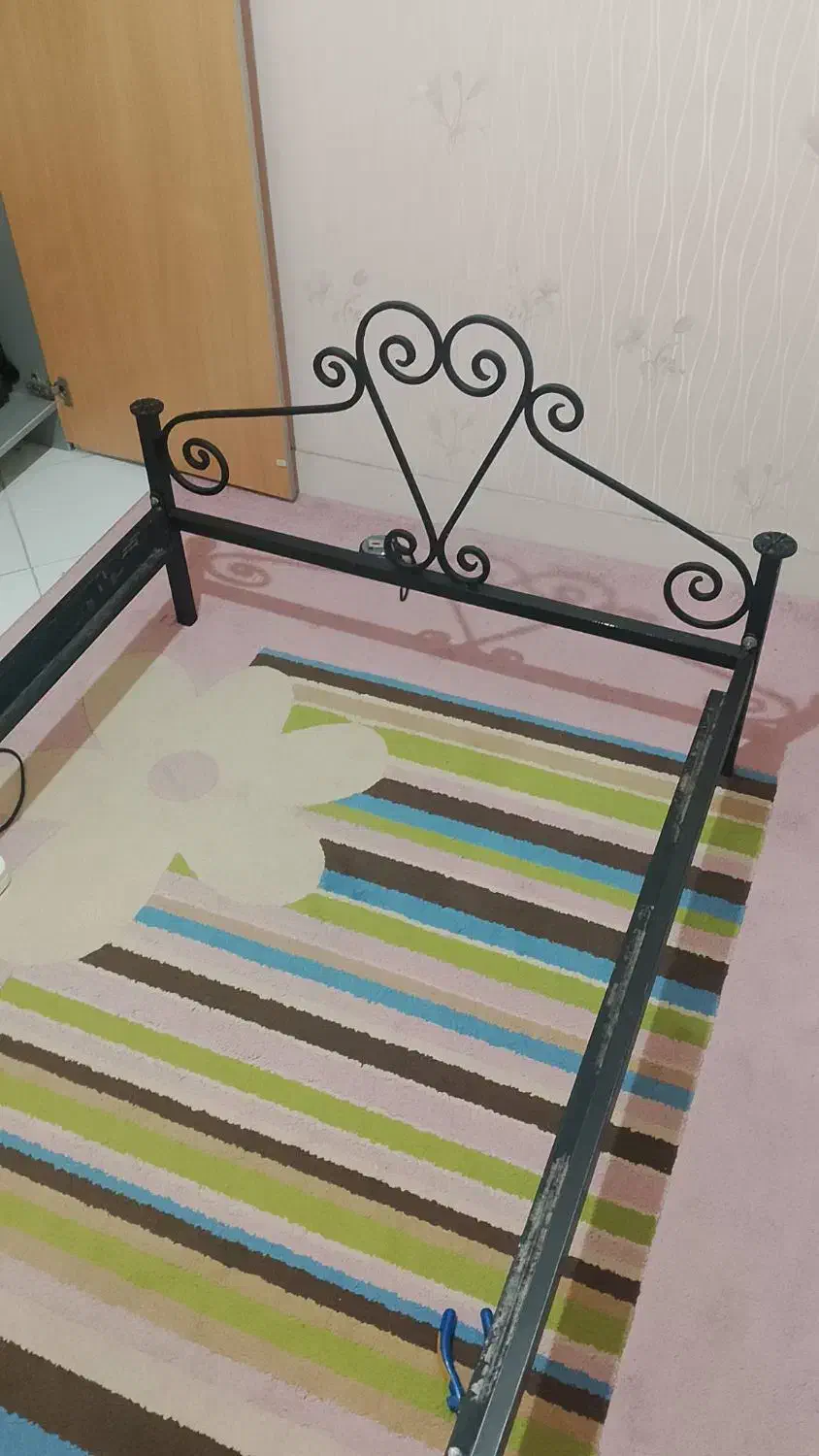 تخت فلزی ۹۰ در ۲ متر|تخت و سرویس خواب|رشت, کاکتوس|دیوار