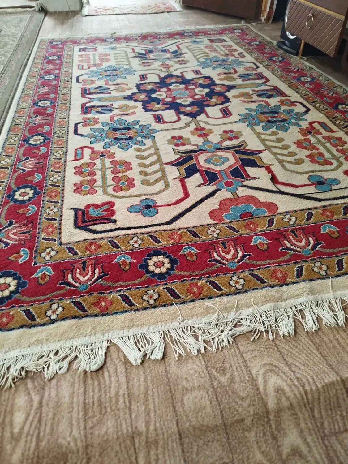 گلیم ولی از جنس فرش|گلیم، جاجیم، گبه|بروجرد, |دیوار