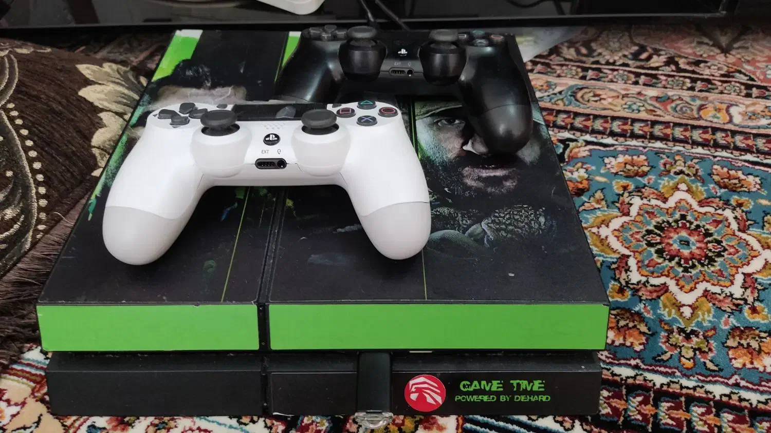 پی اس فور|کنسول، بازی ویدئویی و آنلاین|لار, |دیوار