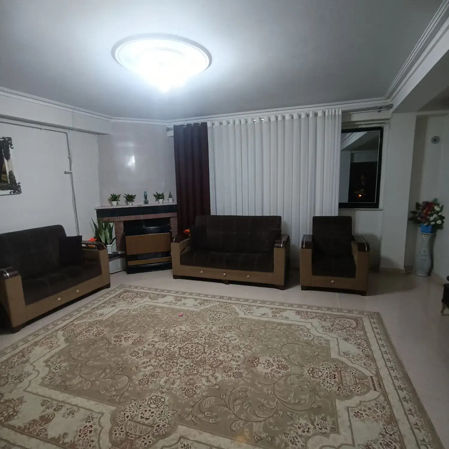 واحد آپارتمان طبقه سوم ۸۵متر.مرکزشهر|فروش آپارتمان|رضوانشهر, |دیوار