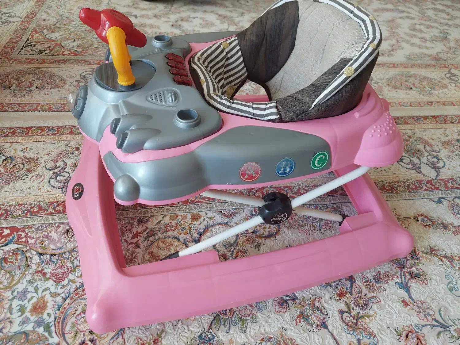 روروک در حد نو|کالسکه و لوازم جانبی|نیاسر, |دیوار