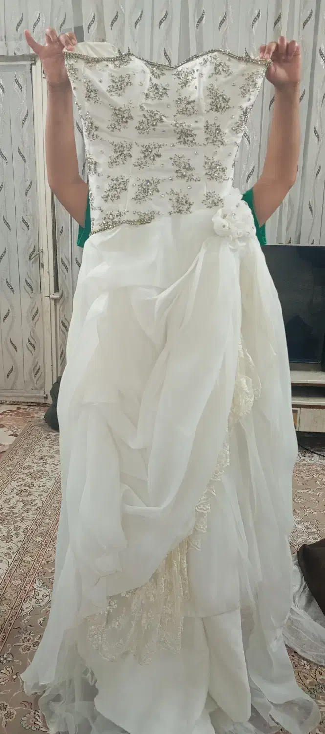 لباس عروس|لباس|کاشان, ولیعصر|دیوار