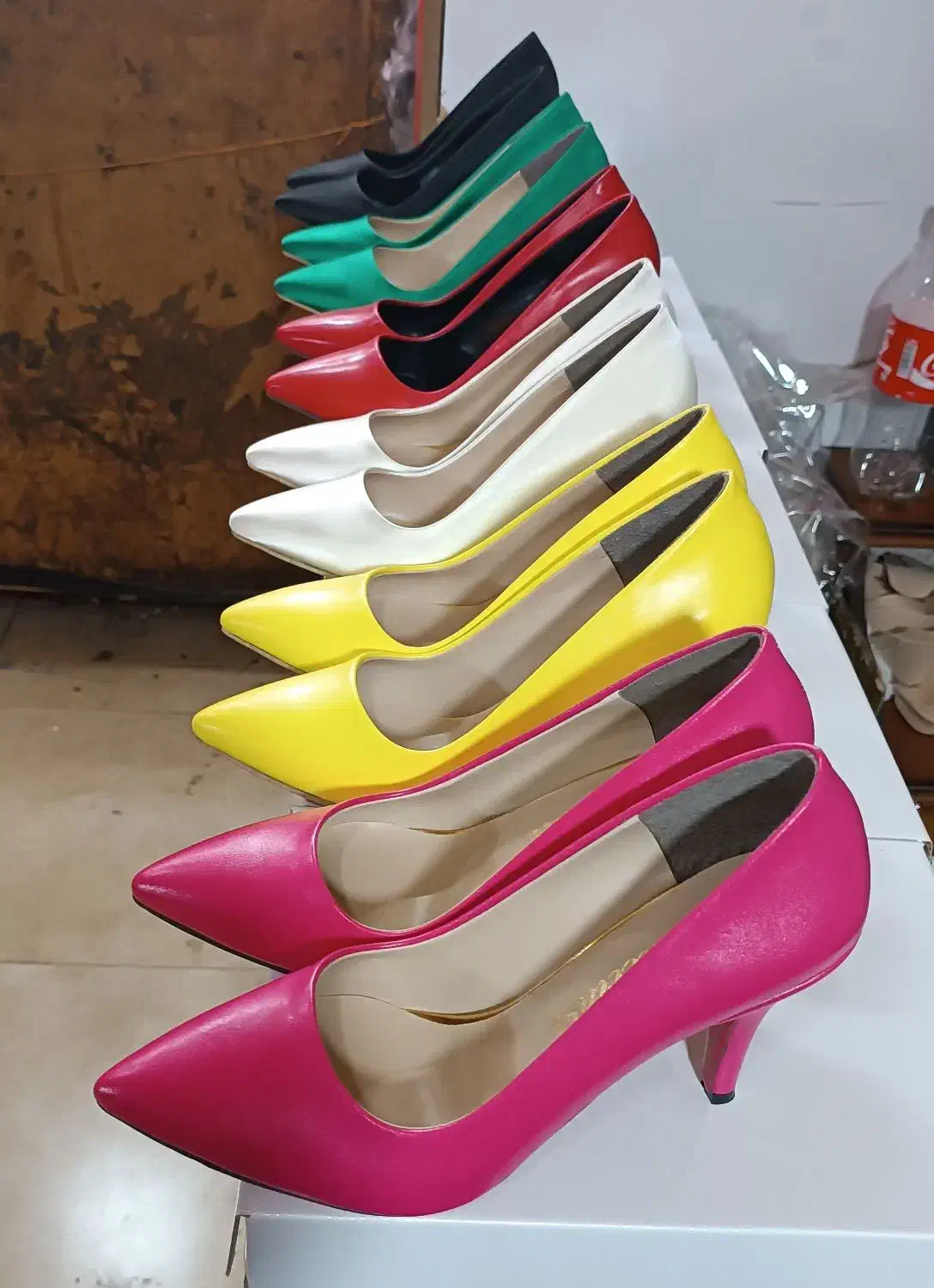 به یک خانم محترم در تولیدی کفش زنانه با محیط سالم|استخدام خدمات فروشگاه و رستوران|تبریز, |دیوار