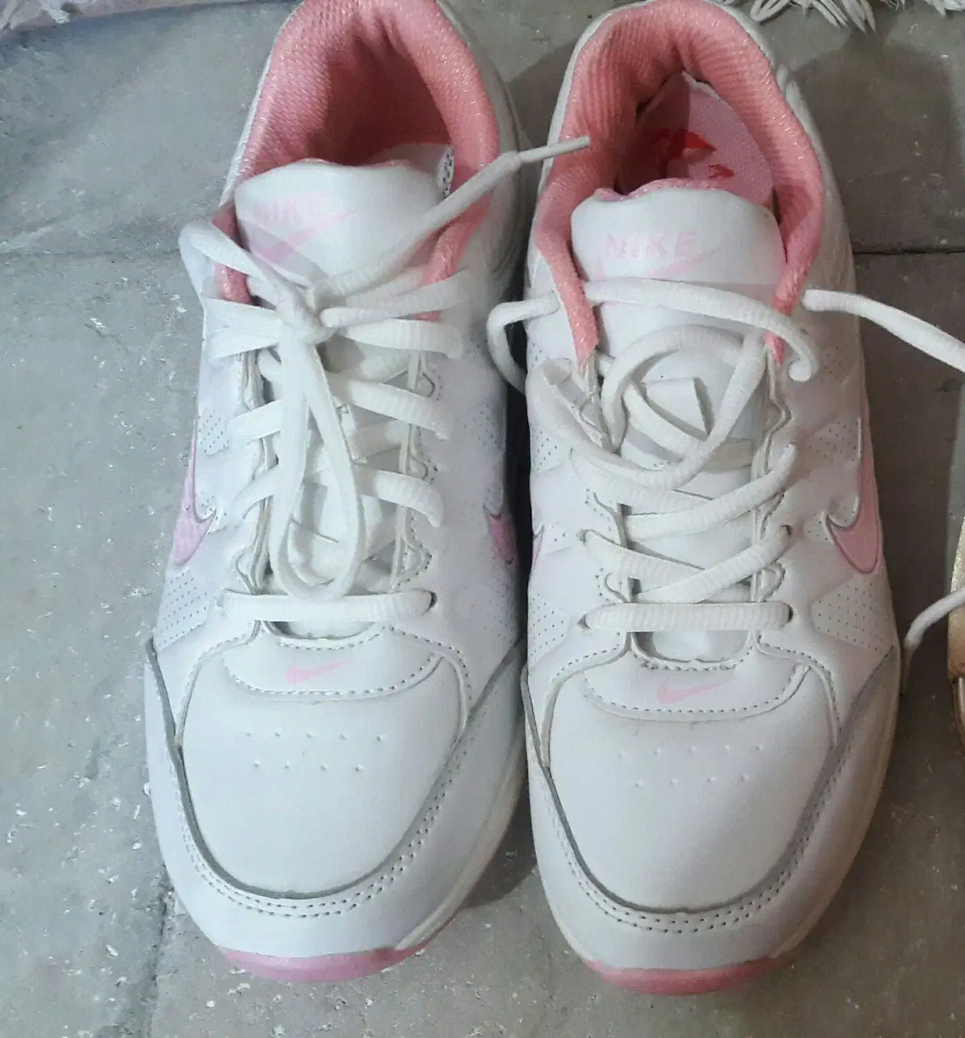 کفش اسپورت و کلاسور|کیف، کفش، کمربند|فسا, |دیوار